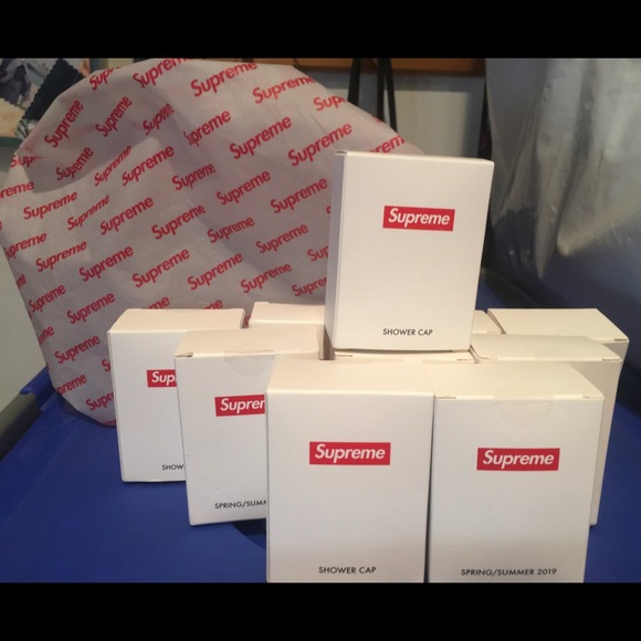 Supreme Accessories - NWT supreme. Shower caps in box